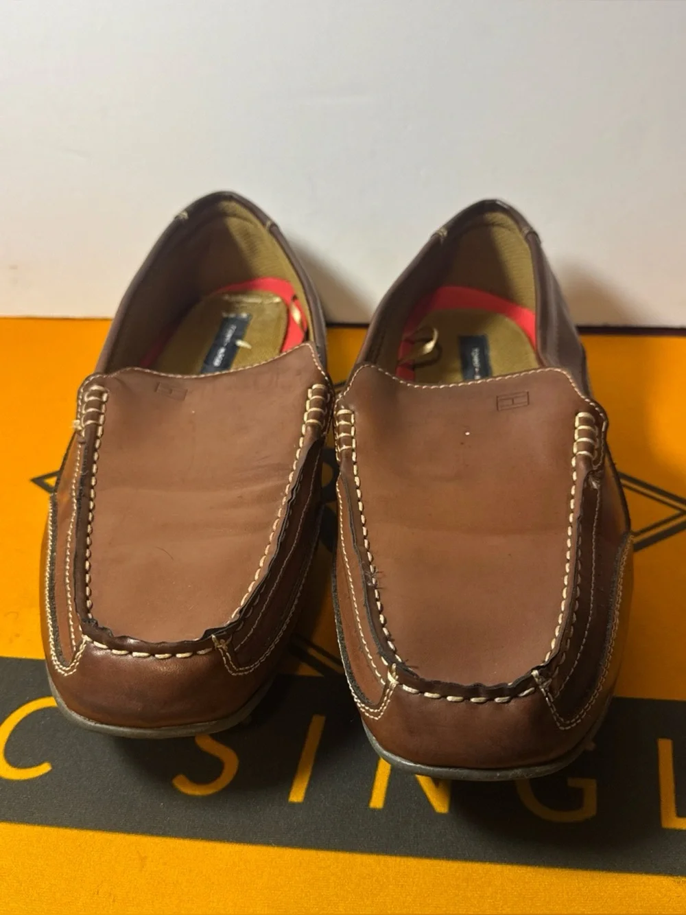 Tommy Hilfiger Mens Sz 10.5 Brown Leather Loafers Casual Comfort Slip On Shoes